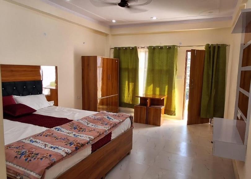 Parvatiya Homestay Мусори Екстериор снимка