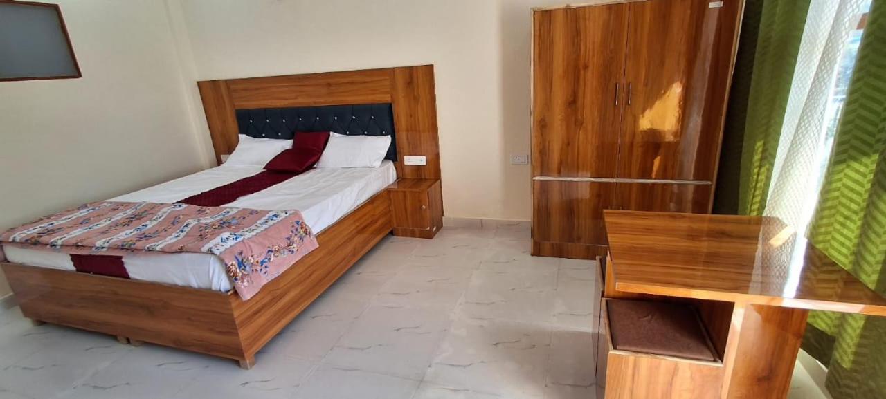 Parvatiya Homestay Мусори Екстериор снимка