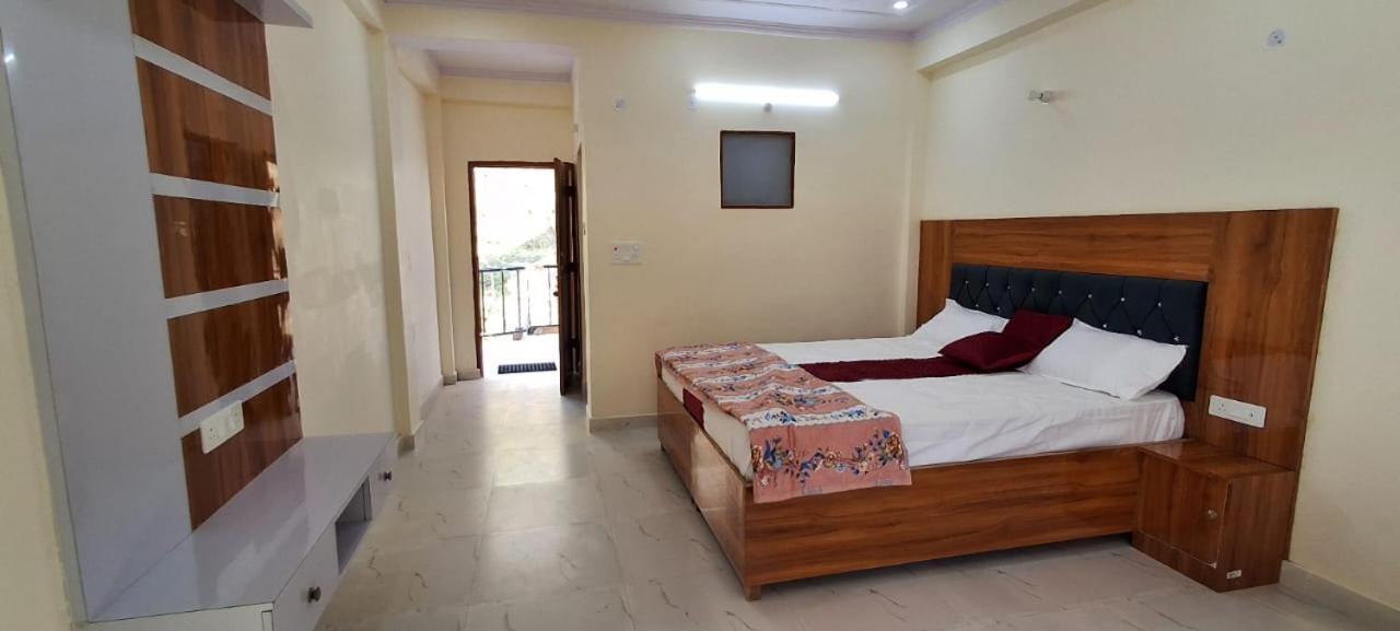 Parvatiya Homestay Мусори Екстериор снимка