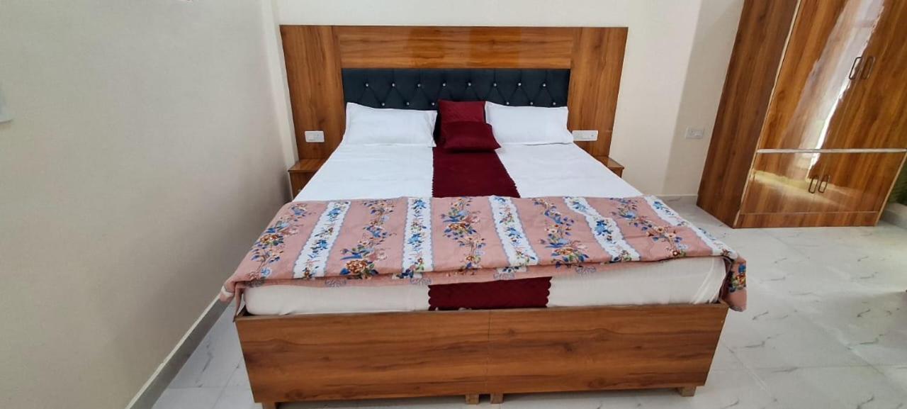 Parvatiya Homestay Мусори Екстериор снимка