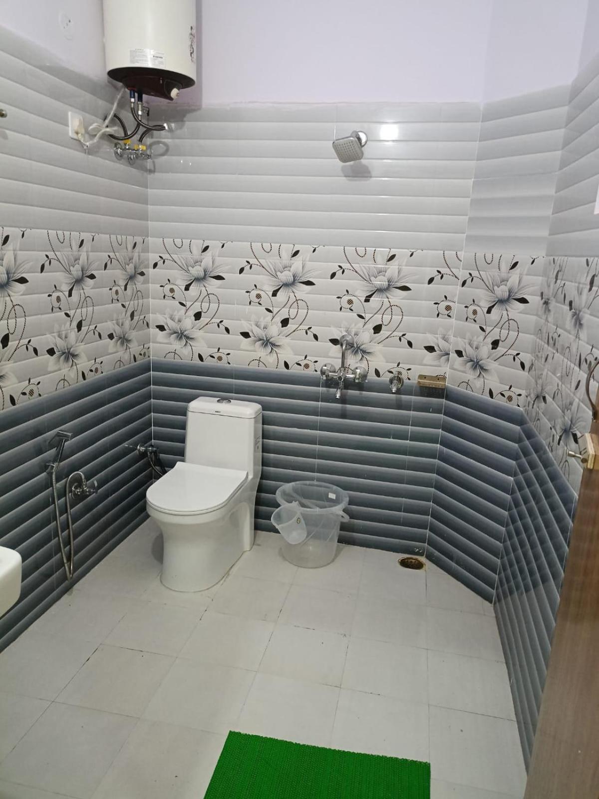 Parvatiya Homestay Мусори Екстериор снимка