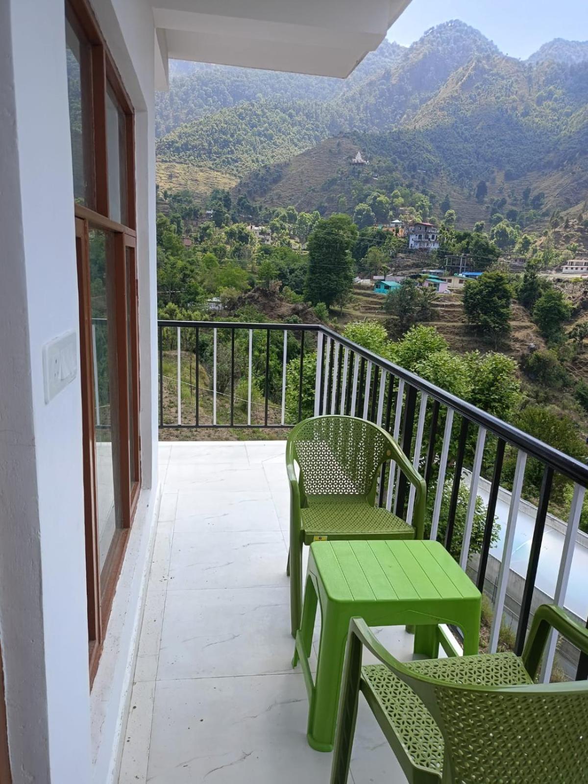 Parvatiya Homestay Мусори Екстериор снимка
