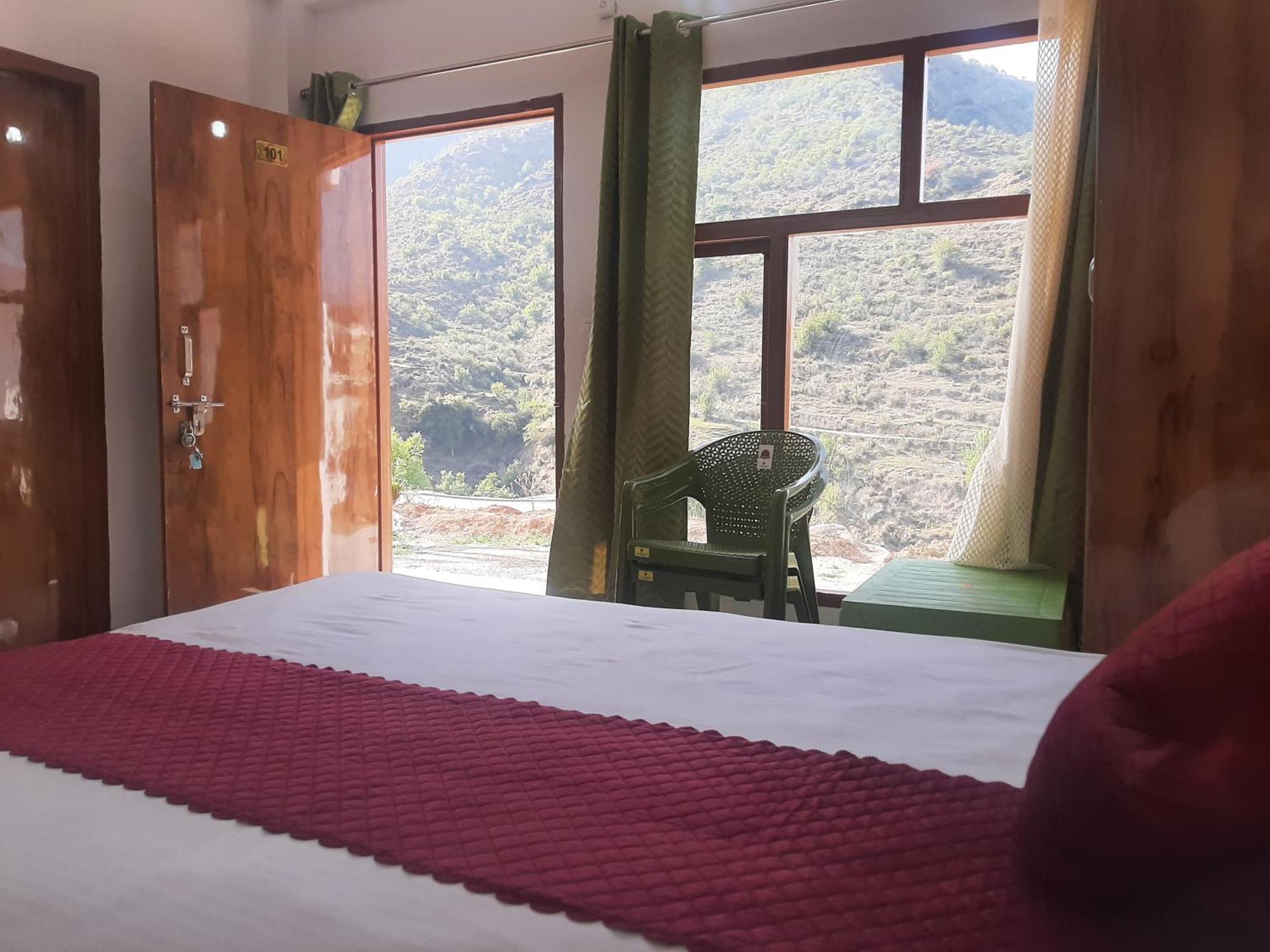 Parvatiya Homestay Мусори Екстериор снимка
